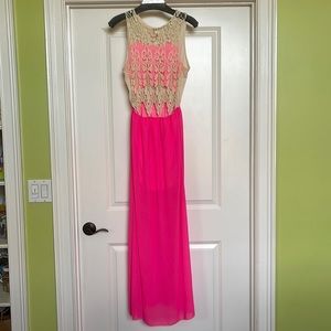 Maxi Dress with crochet top.
